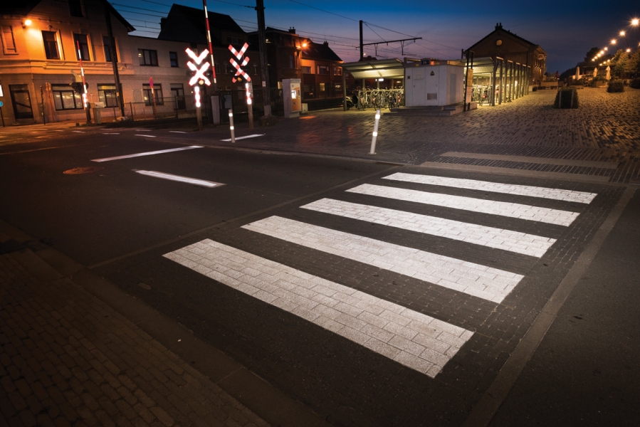 Lichtreflecterend zebrapad stationsomgeving Berlaar